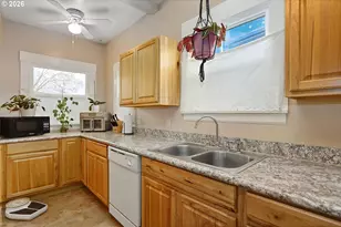 1117 E 9th St, The Dalles, OR 97058 - Photo 9