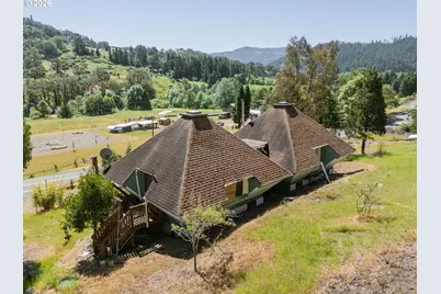 3707 Willis Creek Rd, Winston, OR 97496 - Photo 3