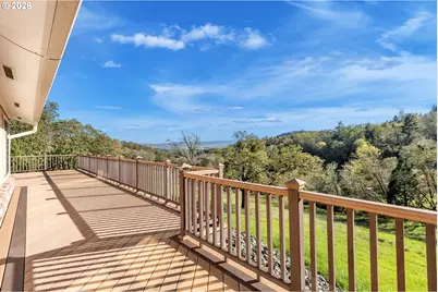 1386 Arcadia Dr, Roseburg, OR 97470 - Photo 3