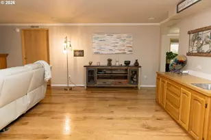 327 Southridge Dr, Florence, OR 97439 - Photo 11
