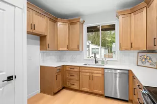 2250 NE 207th Pl, Fairview, OR 97024 - Photo 5