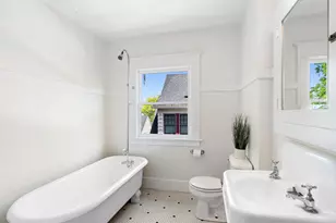 537 NE Royal Ct, Portland, OR 97232 - Photo 23