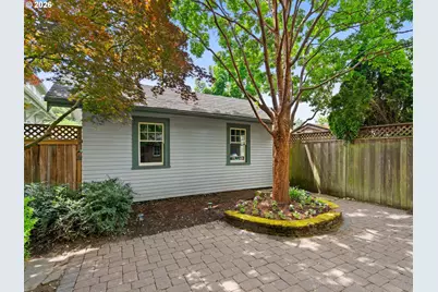 537 NE Royal Ct, Portland, OR 97232 - Photo 37