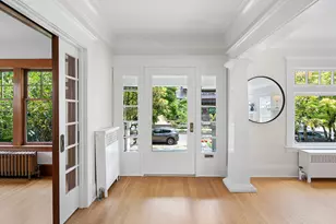 537 NE Royal Ct, Portland, OR 97232 - Photo 3
