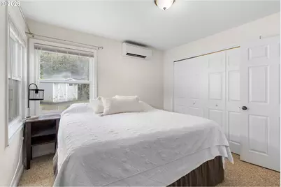 8925 NE Fremont St, Portland, OR 97220 - Photo 11