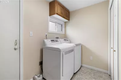 8925 NE Fremont St, Portland, OR 97220 - Photo 13
