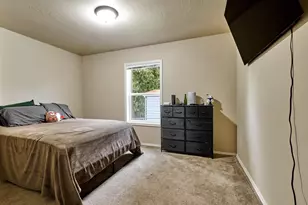 11633 Warbler Ln, Aurora, OR 97002 - Photo 35