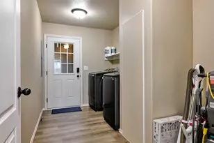 11633 Warbler Ln, Aurora, OR 97002 - Photo 37