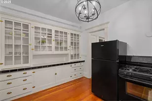 2083 NW Johnson St, Portland, OR 97209 - Photo 11