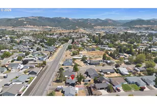 403 Happy Valley Rd, Roseburg, OR 97471 - Photo 27