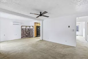 11833 SE Ash St, Portland, OR 97216 - Photo 11
