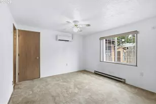 11833 SE Ash St, Portland, OR 97216 - Photo 29