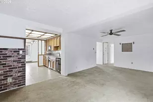 11833 SE Ash St, Portland, OR 97216 - Photo 15
