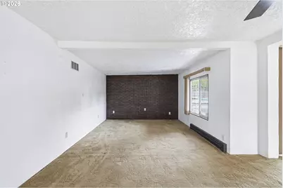 11833 SE Ash St, Portland, OR 97216 - Photo 9