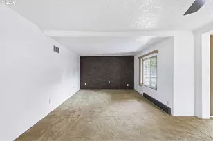 11833 SE Ash St, Portland, OR 97216 - Photo 9