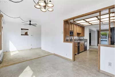 11833 SE Ash St, Portland, OR 97216 - Photo 21