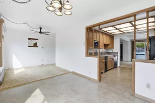 11833 SE Ash St, Portland, OR 97216 - Photo 21