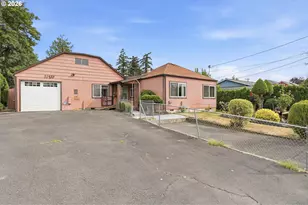 11833 SE Ash St, Portland, OR 97216 - Photo 3