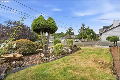 11833 SE Ash St, Portland, OR 97216 - Photo 5