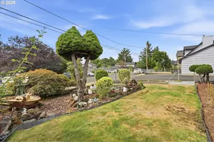 11833 SE Ash St, Portland, OR 97216 - Photo 5