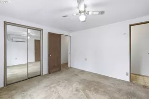 11833 SE Ash St, Portland, OR 97216 - Photo 31