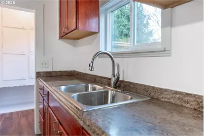 903 S 3rd Ave, Kelso, WA 98626 - Photo 5