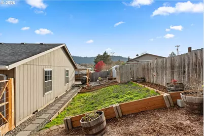 380 Sunnyside Dr, Winston, OR 97496 - Photo 15