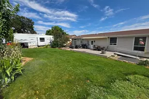 624 Dufur Ave, Maupin, OR 97037 - Photo 3