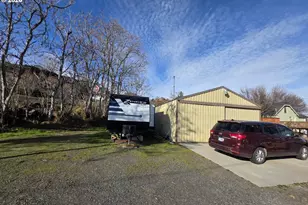 624 Dufur Ave, Maupin, OR 97037 - Photo 39