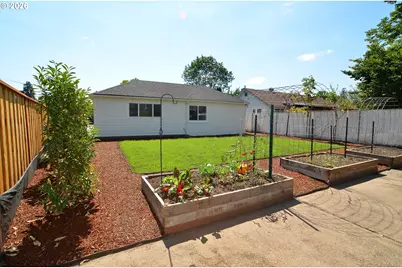 12305 SW 7th St, Beaverton, OR 97005 - Photo 21