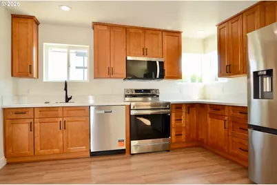 12305 SW 7th St, Beaverton, OR 97005 - Photo 7