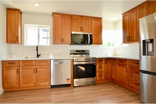 12305 SW 7th St, Beaverton, OR 97005 - Photo 7