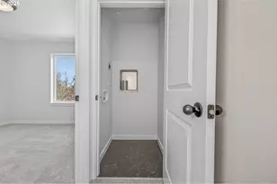 9273 E Burnside St, Portland, OR 97216 - Photo 19