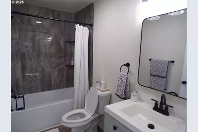 1925 Liberty St, Salem, OR 97317 - Photo 19