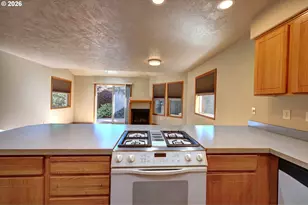 305 Avenue C, Seaside, OR 97138 - Photo 11