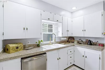 9842 SE Harold St, Portland, OR 97266 - Photo 25