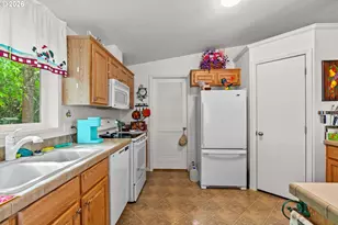 1199 N Terry St, Eugene, OR 97402 - Photo 5