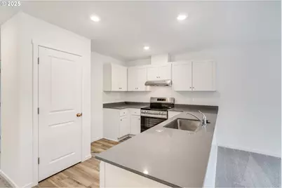 674 Minnesota St, Lebanon, OR 97355 - Photo 5