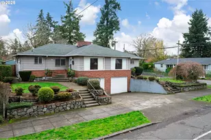 6208 SE Woodstock Blvd, Portland, OR 97206 - Photo 3