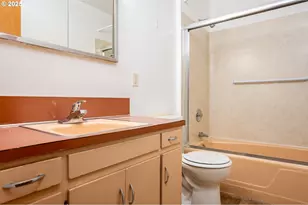 6208 SE Woodstock Blvd, Portland, OR 97206 - Photo 11