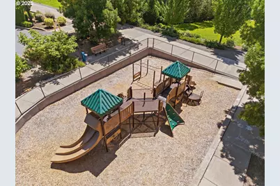 615 NW Lost Springs Ter #102, Portland, OR 97229 - Photo 35