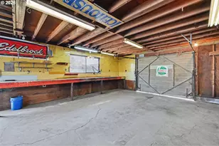 325 W N St, Springfield, OR 97477 - Photo 37