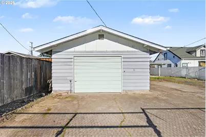 325 W N St, Springfield, OR 97477 - Photo 35