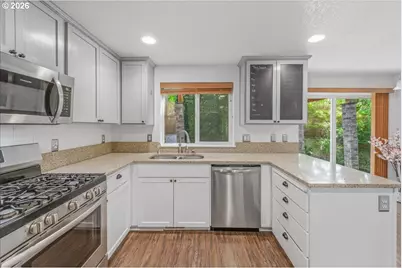 19240 SW Rosedale Ct, Beaverton, OR 97007 - Photo 9