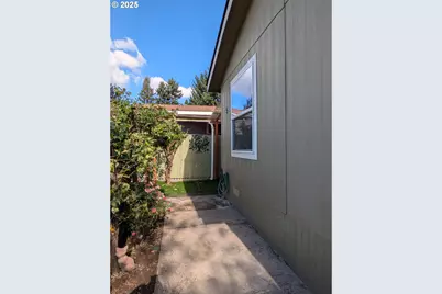 9700 SW Tualatin Rd #5, Tualatin, OR 97062 - Photo 11