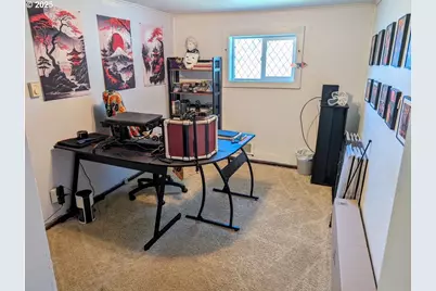 293 N Empire Blvd, Coos Bay, OR 97420 - Photo 13