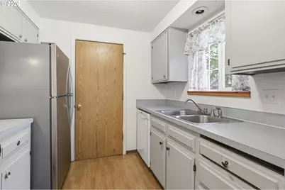 1820 SE Mulberry Ct, McMinnville, OR 97128 - Photo 11