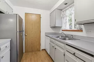 1820 SE Mulberry Ct, McMinnville, OR 97128 - Photo 11