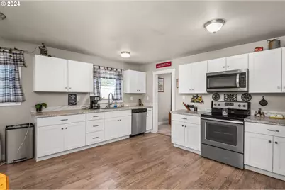 46874 Sunset Ave, Westfir, OR 97492 - Photo 13