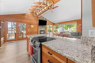 1253 NE East Lagoon Dr, Lincoln City, OR 97367 - Photo 3